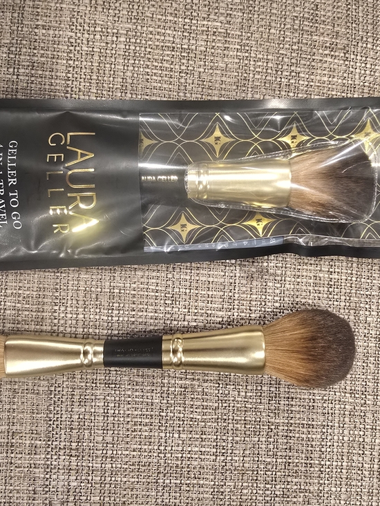 Laura Geller Other - Laura Geller 4 In 1 Makeup Brush — Gold and Brown Bristles